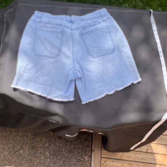 Audrey Mid Rise Raw Hem Tribal Women Shorts 14 - Picture 2 of 5